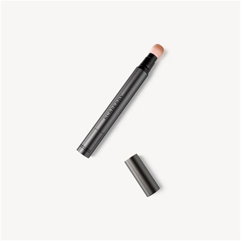 Burberry Cashmere Concealer – Warm Nude No.06 in Warm 